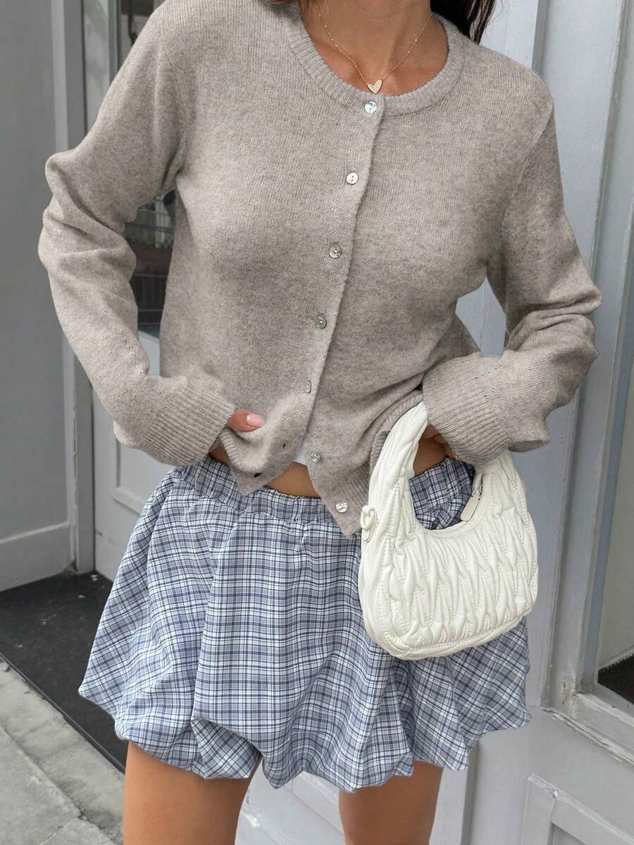 Damen Strickjacke Y2K Stil – Lässiger Rundhals Cardigan mit Knopfleiste für Alltag & Büro