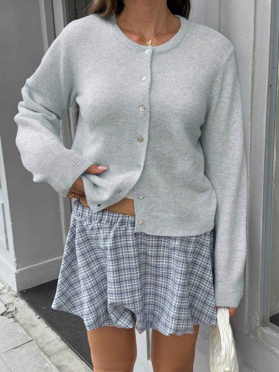 Damen Strickjacke Y2K Stil – Lässiger Rundhals Cardigan mit Knopfleiste für Alltag & Büro
