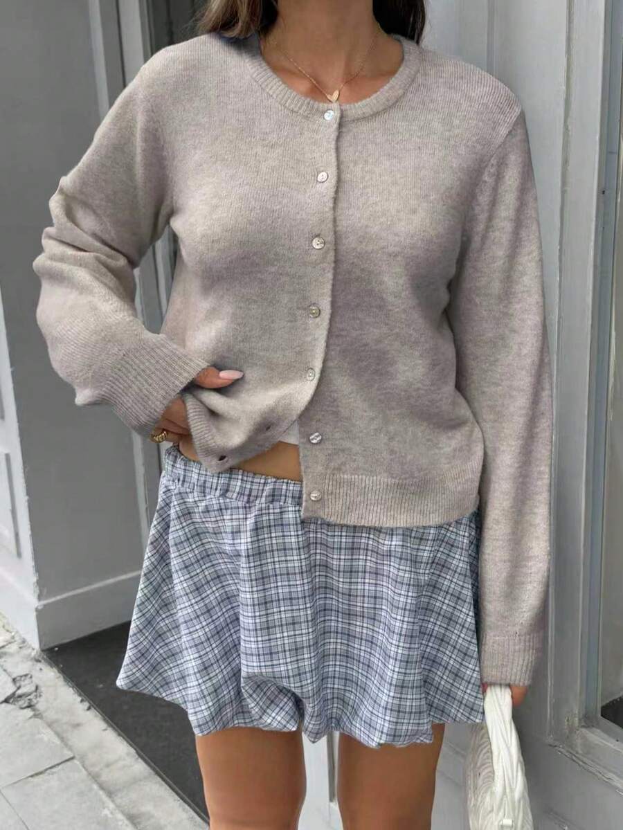 Damen Strickjacke Y2K Stil – Lässiger Rundhals Cardigan mit Knopfleiste für Alltag & Büro