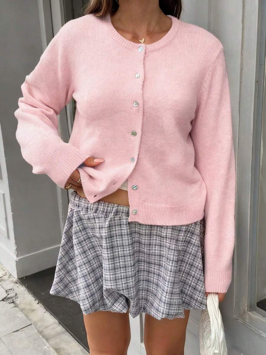 Damen Strickjacke Y2K Stil – Lässiger Rundhals Cardigan mit Knopfleiste für Alltag & Büro
