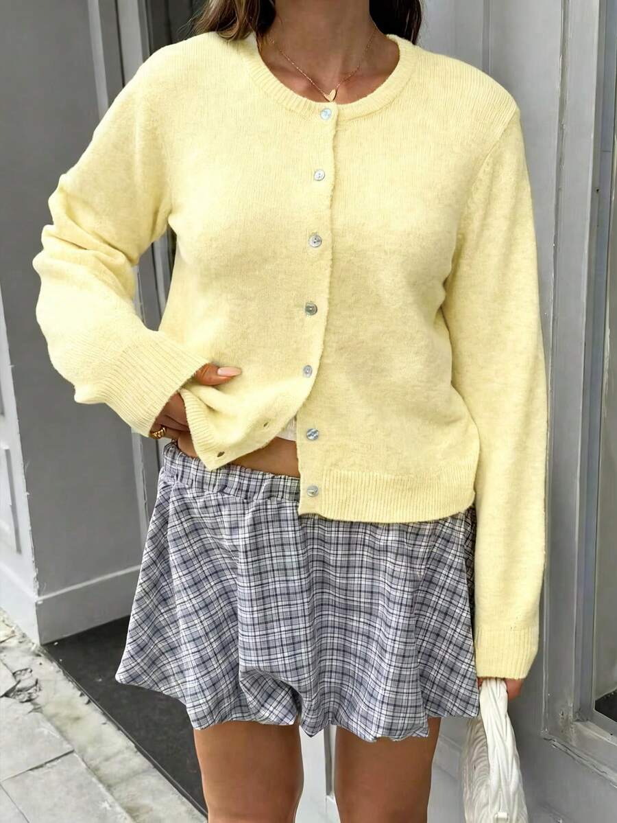 Damen Strickjacke Y2K Stil – Lässiger Rundhals Cardigan mit Knopfleiste für Alltag & Büro