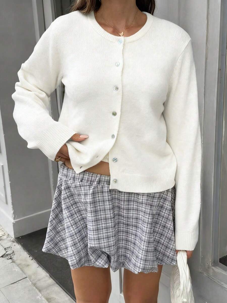 Damen Strickjacke Y2K Stil – Lässiger Rundhals Cardigan mit Knopfleiste für Alltag & Büro