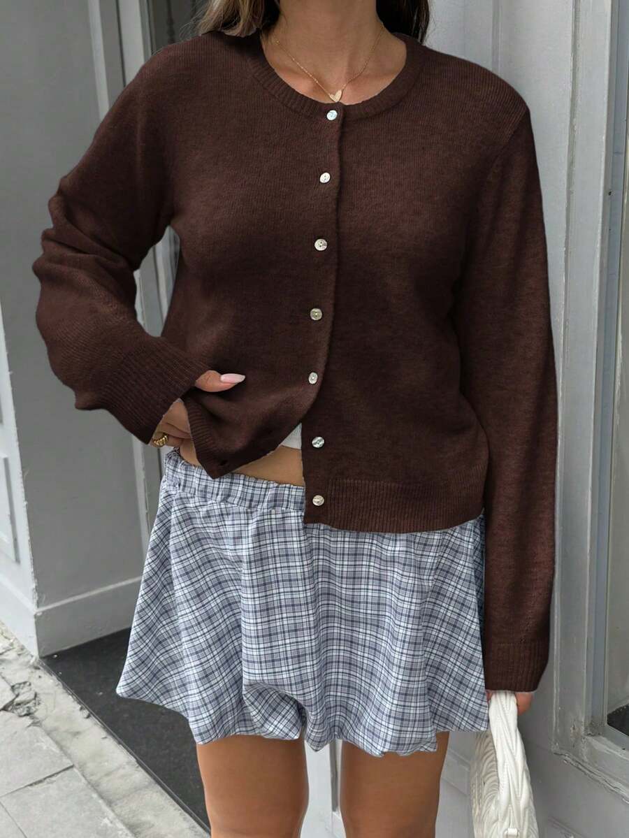 Damen Strickjacke Y2K Stil – Lässiger Rundhals Cardigan mit Knopfleiste für Alltag & Büro